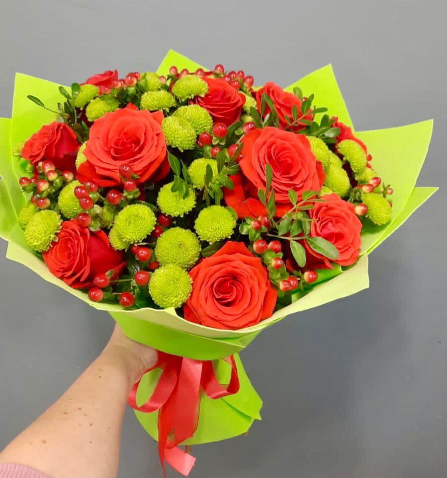 Букет цветов из: Хризантемы и Розы в Светлограде