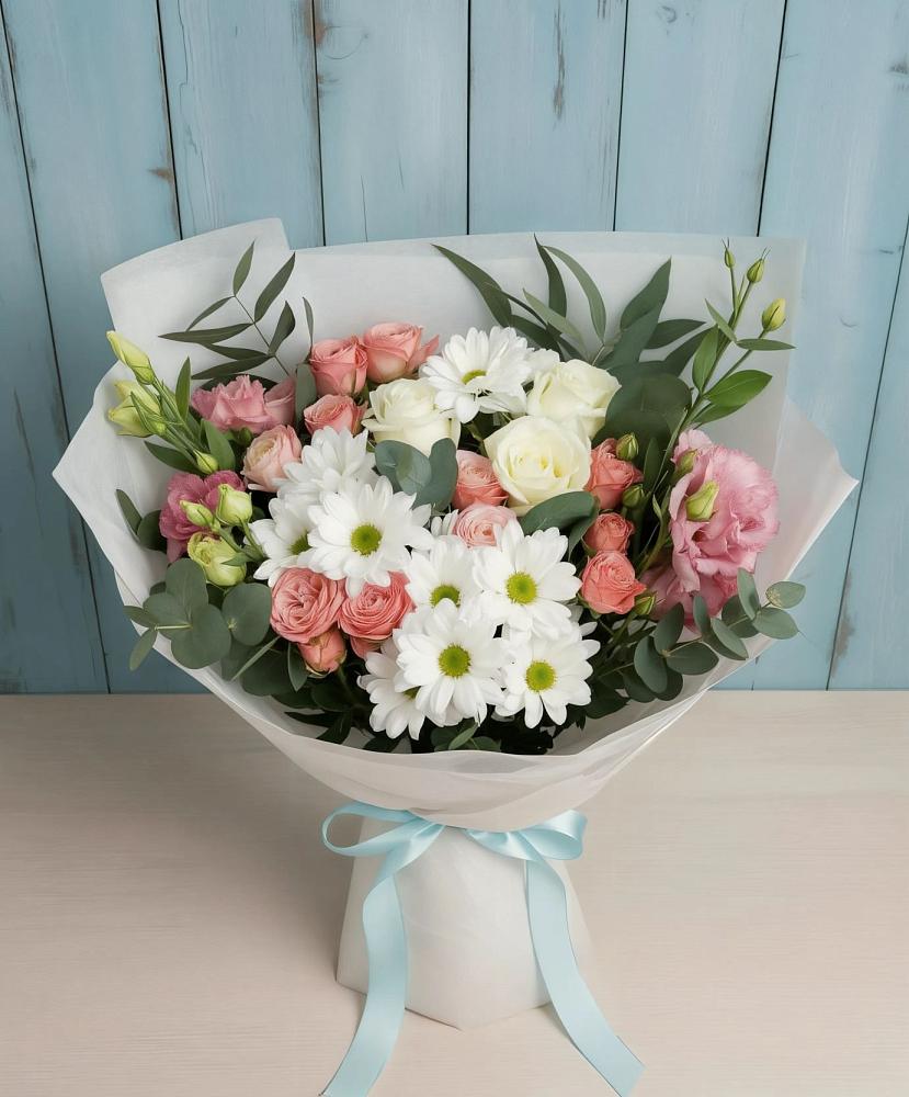 Букет цветов из: Розы, Лизиантусы и Хризантемы в Светлограде