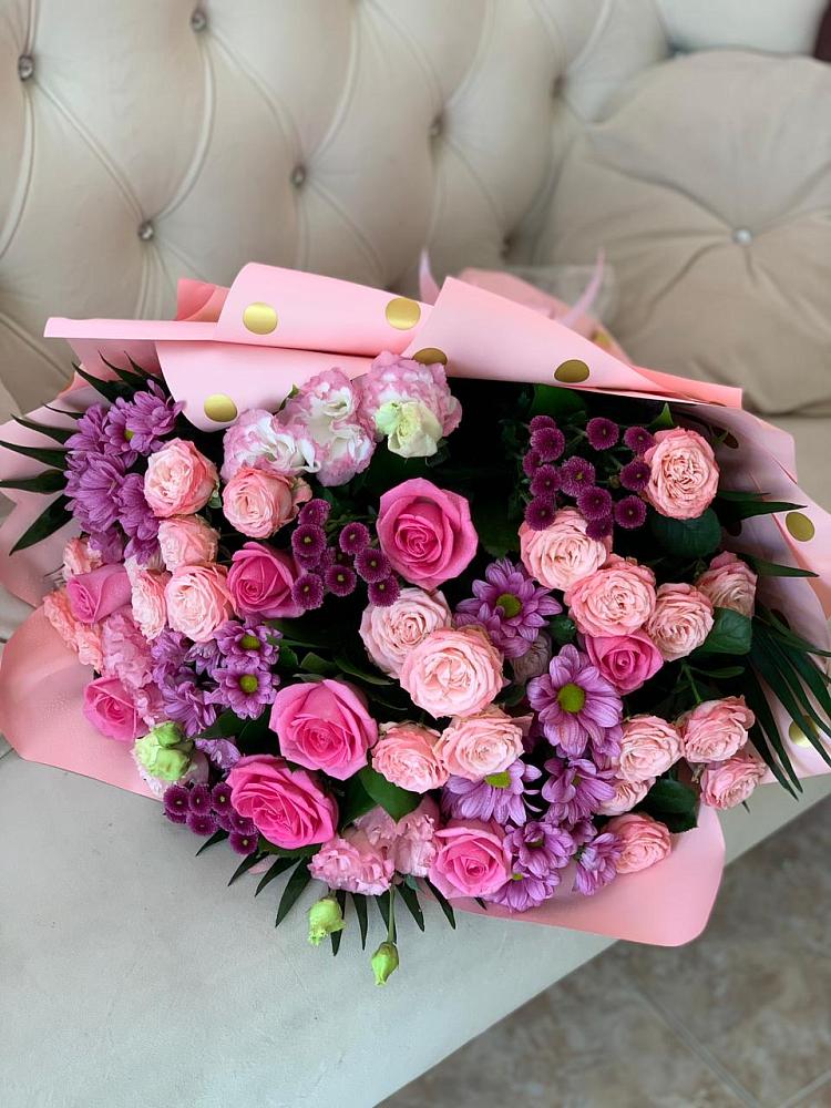 Букет цветов из: Хризантемы, Розы и Лизиантусы в Светлограде