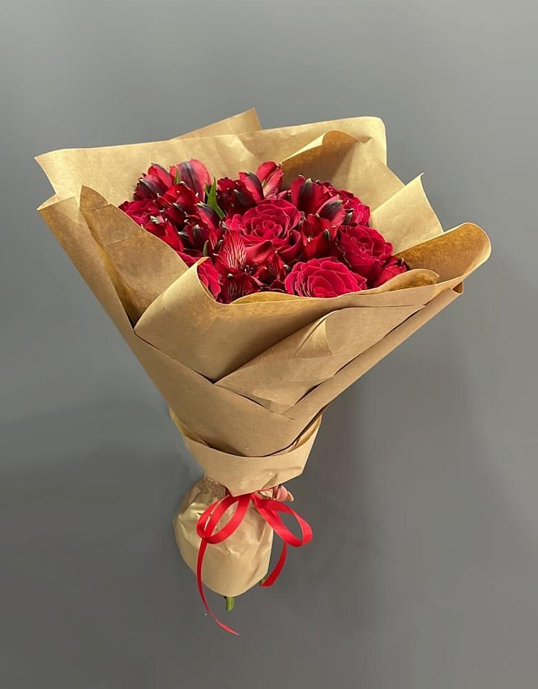 Букет цветов из: Альстромерии и Розы в Светлограде