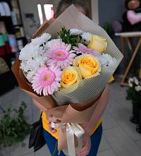 Букет цветов из:  Герберы, Розы и Хризантемы в Светлограде