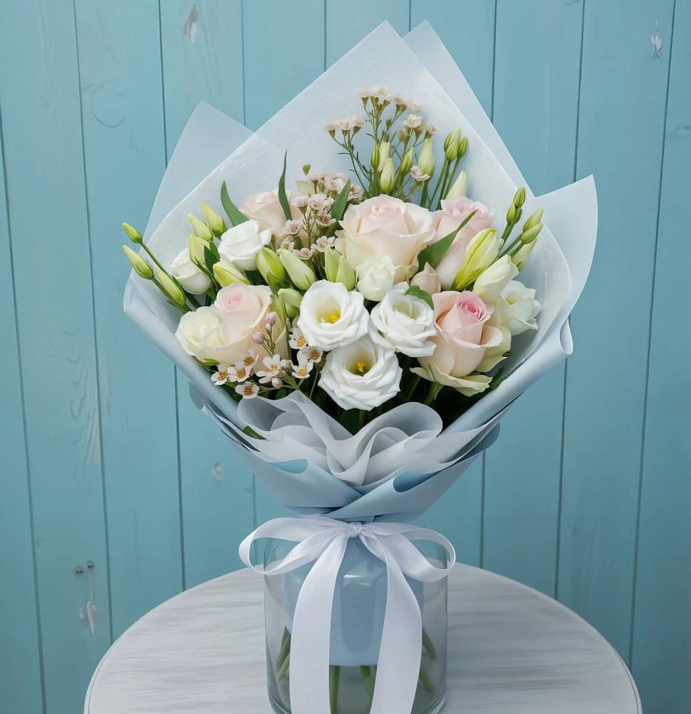 Букет цветов из: Розы и Лизиантусы в Светлограде