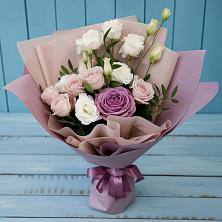 Букет цветов из:  Розы и Лизиантусы в Светлограде