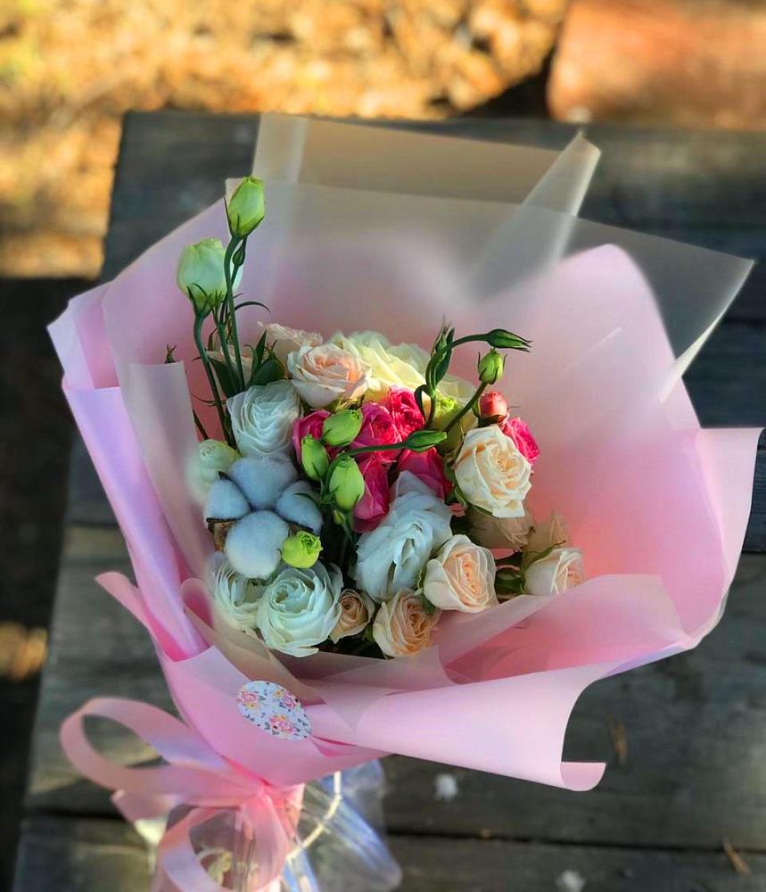 Букет цветов из: Розы и Лизиантусы в Светлограде