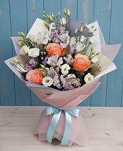 Букет цветов из:  Лизиантусы, Розы, Альстромерии и Гипсофила в Светлограде