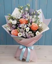 Букет цветов из:  Лизиантусы, Розы, Альстромерии и Гипсофила в Светлограде