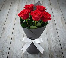 Букет 5 Красных роз Эдлесс Лав в Светлограде