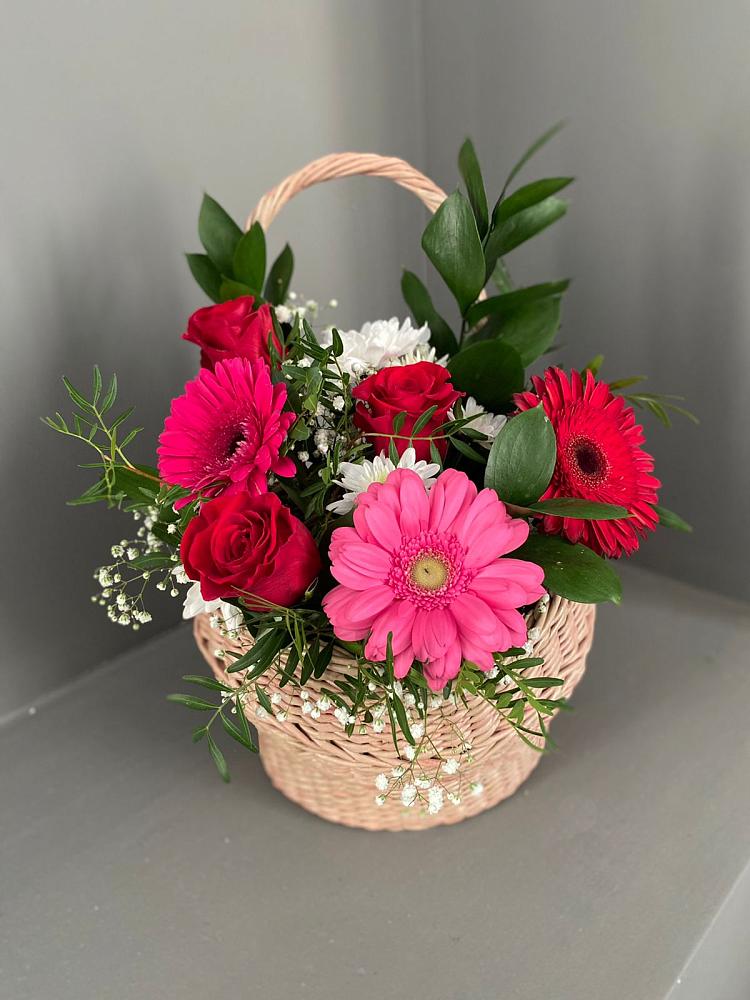 Цветочная композиция из Розы, Хризантемы и Герберы в корзине в Светлограде