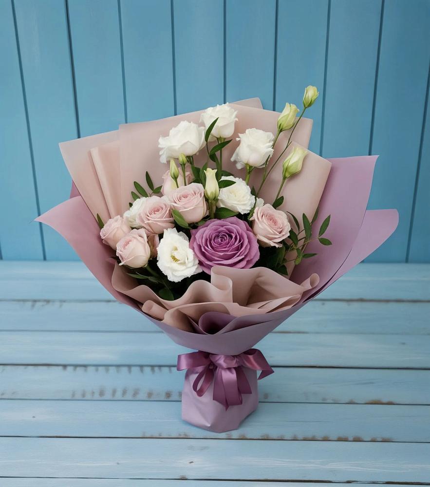 Букет цветов из: Розы и Лизиантусы в Светлограде